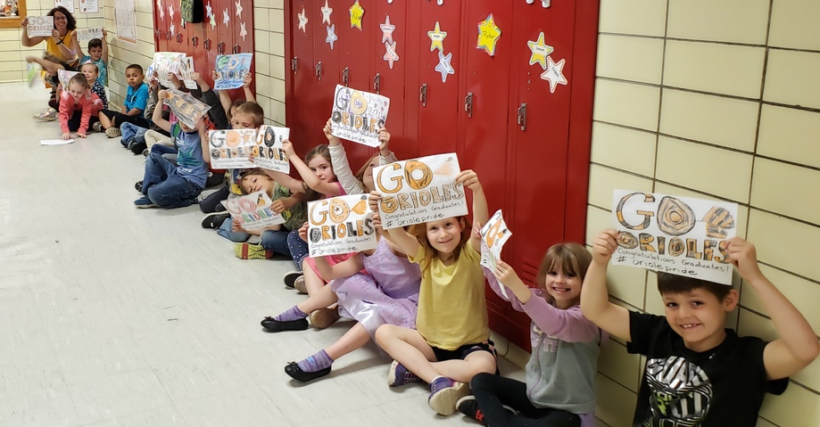 Galewood students in hallway holding "Go Orioles" signs