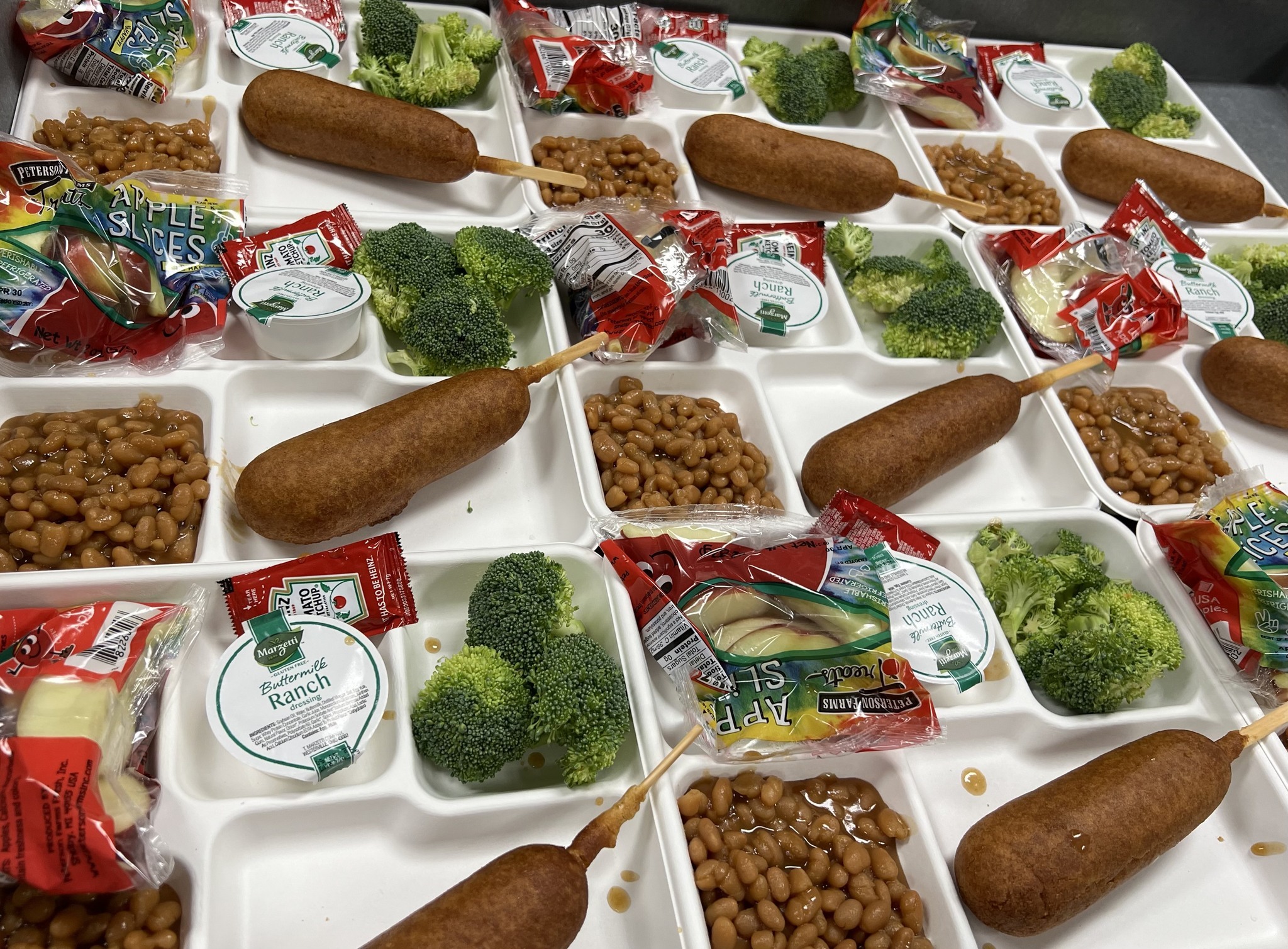 Corn Dogs with baked beans, fruits and veggies. Perfect for a delicious lunch!!