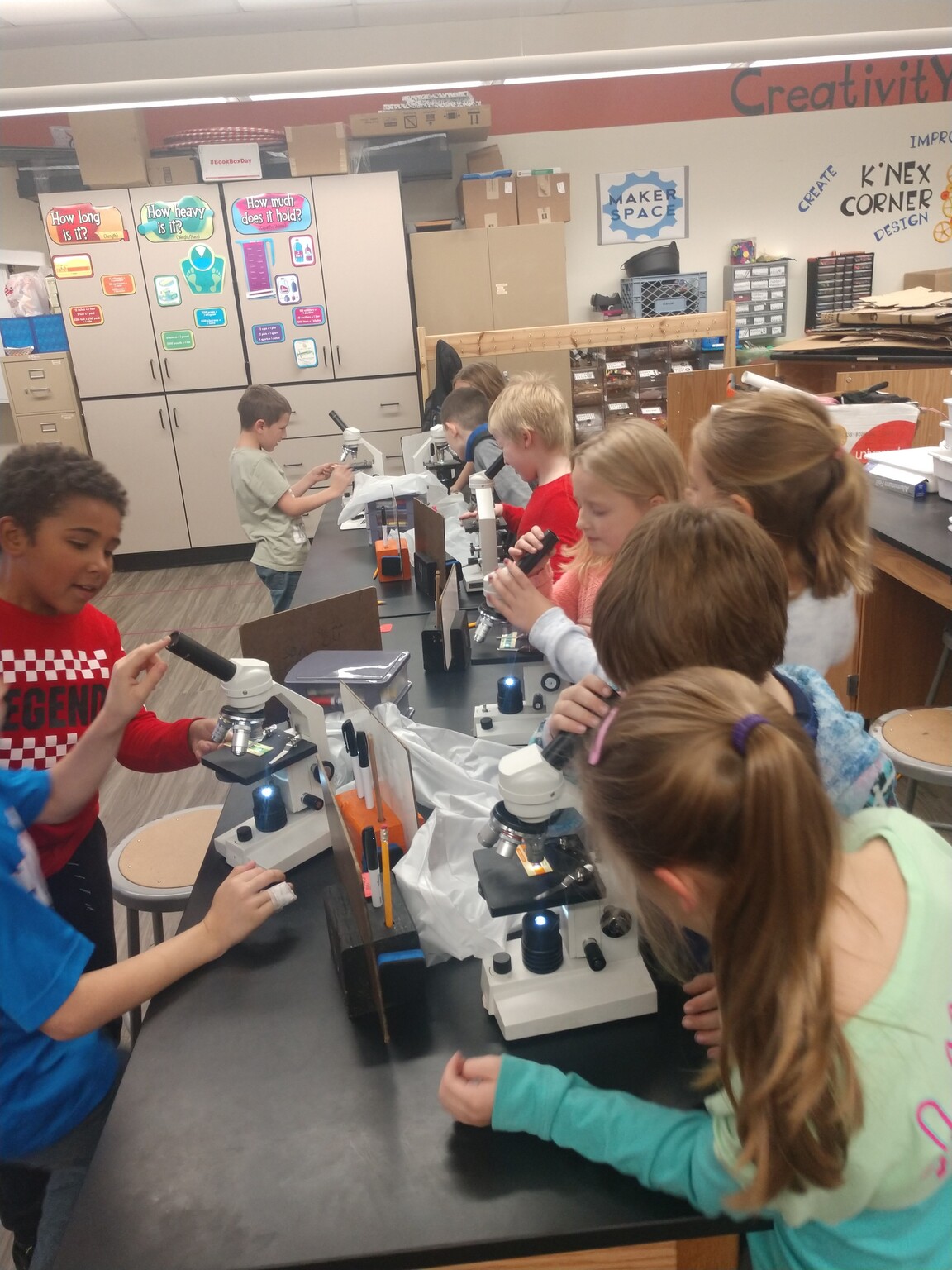 Washington Elementary students using the STEM lab